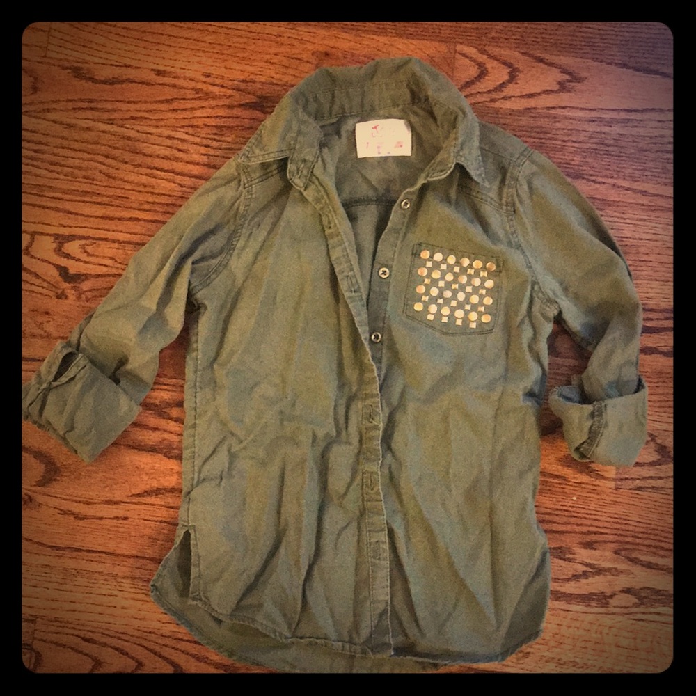 Justice size 7 camo green shirt